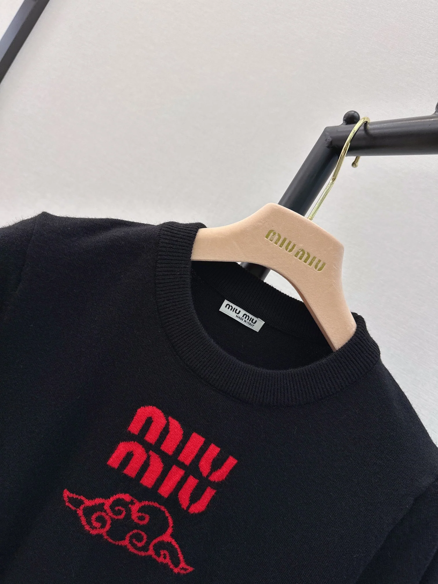 Miu Miu - 2404 - Новинка сезона весна/лето: Классический пуловер с круглым вырезом - Плиссированная юбка - Черный