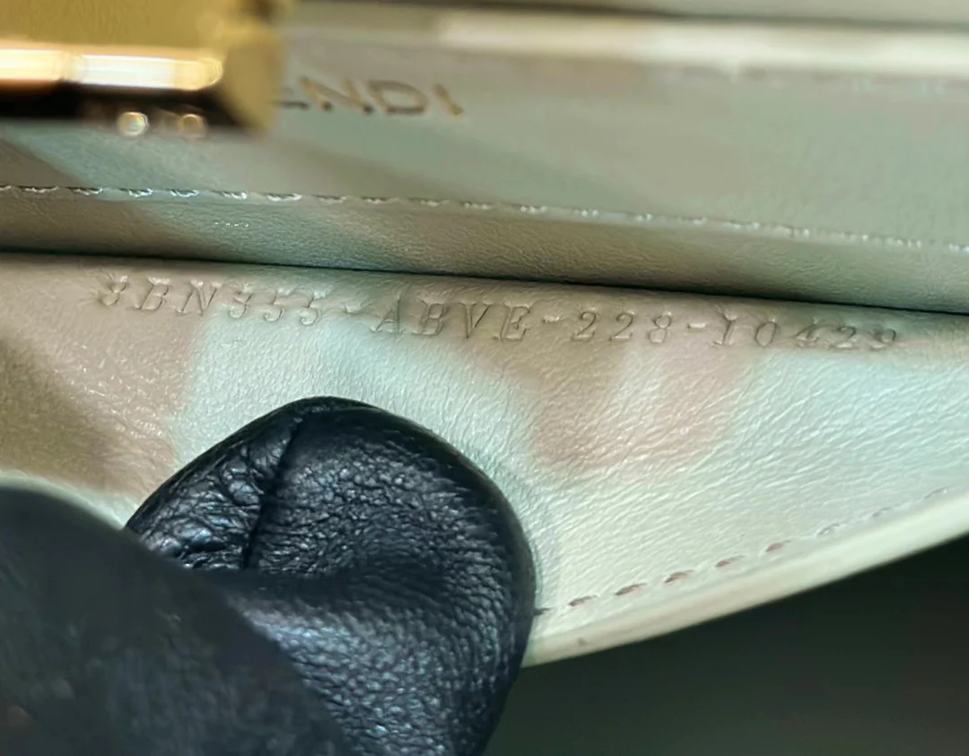 Fendi-peekaboo-i-see-u-medium-apricot