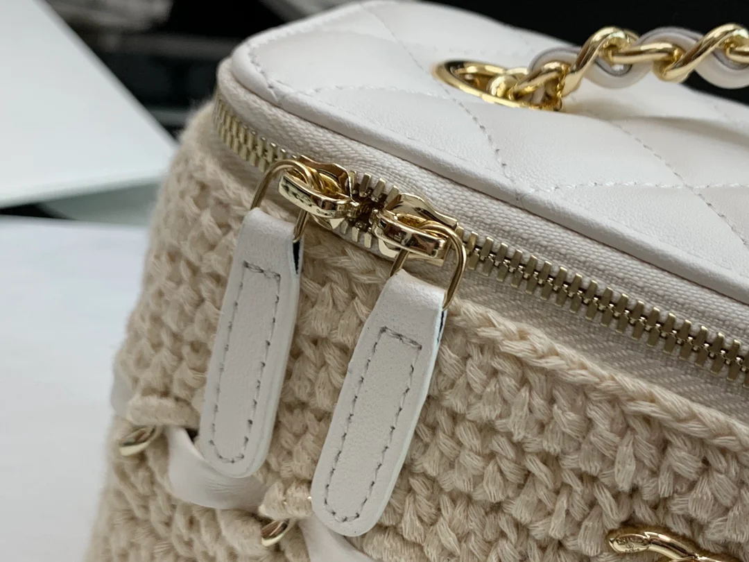 Новинка весны 2022 года от Chanel - Плетеный квадратный узор - Белый