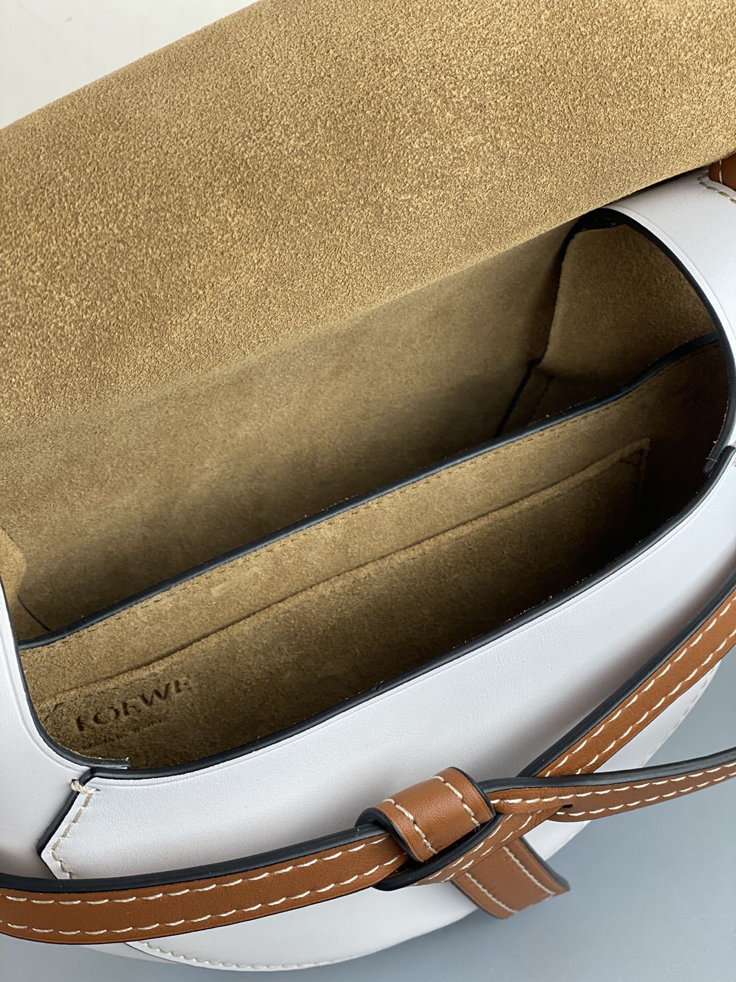 Loewe-gate-mini-21x12-5x9-5-cm-12