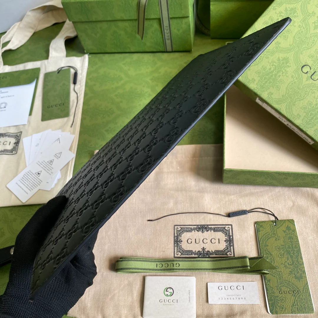 Gucci 压花皮手拿包