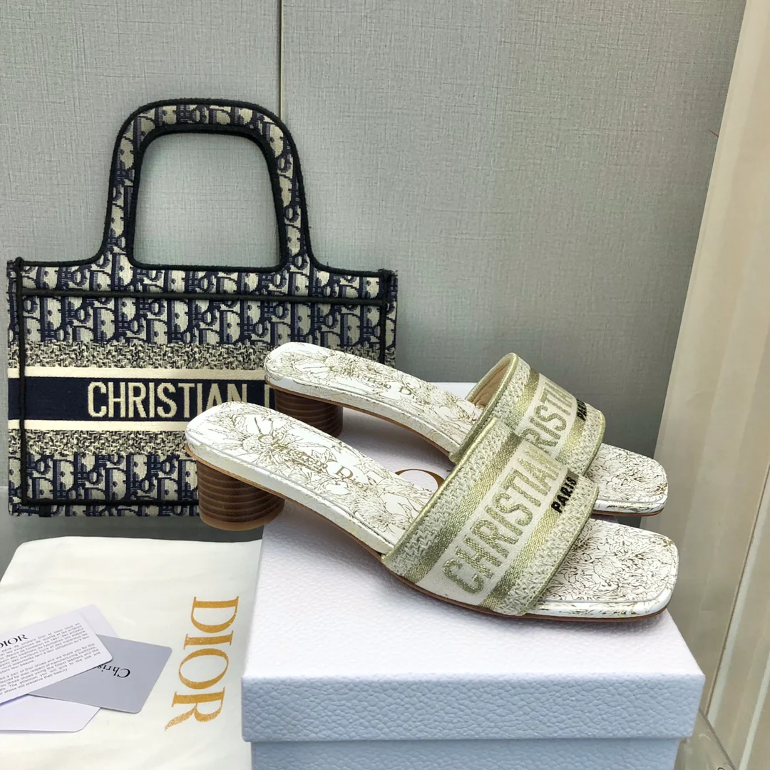 Тапочки Dior 2024 с цветочной вышивкой - золотые
