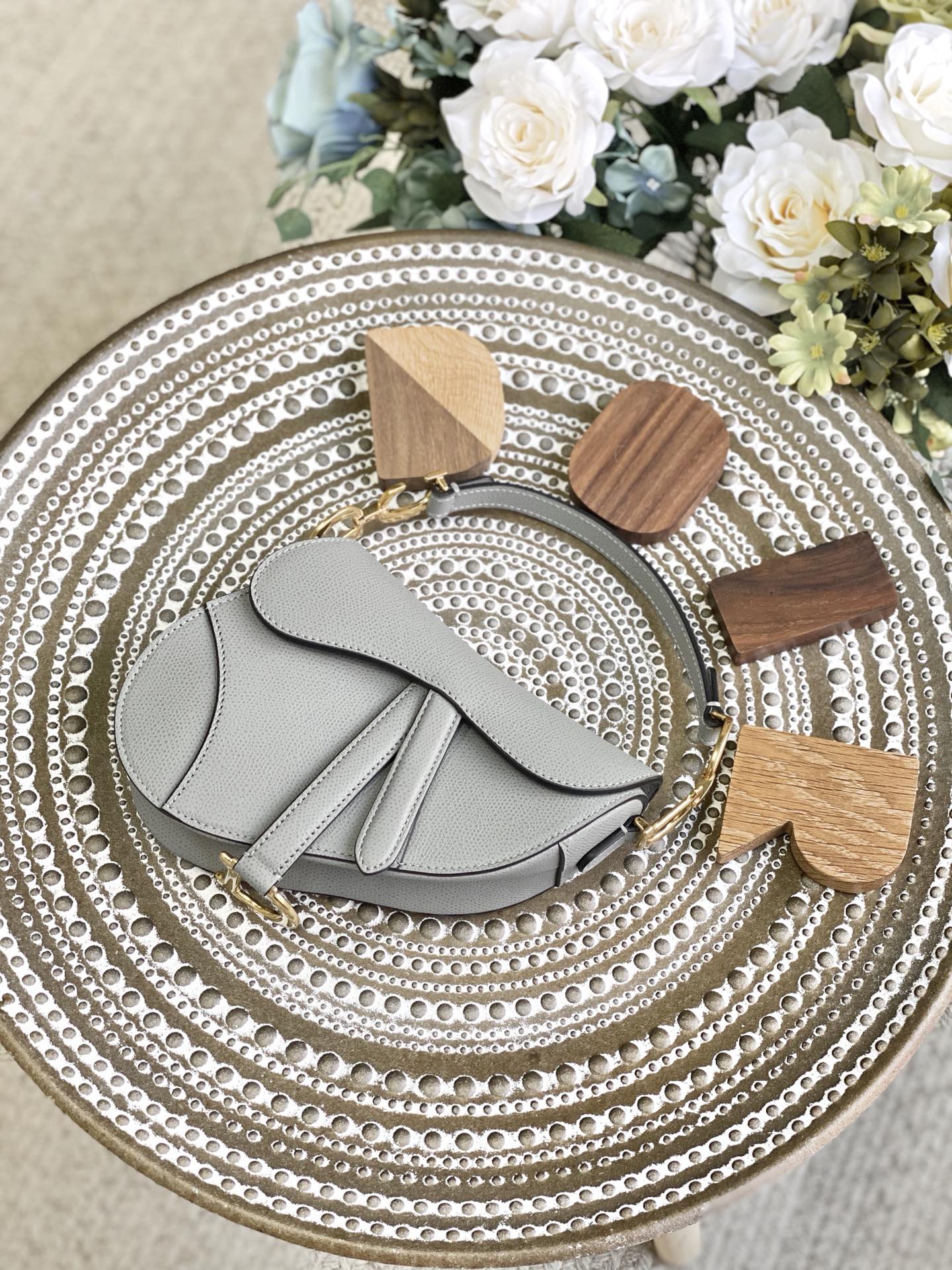 Сумка Dior Saddle Bag - с принтом пальм - маленькая, серо-каменистая - 19 см