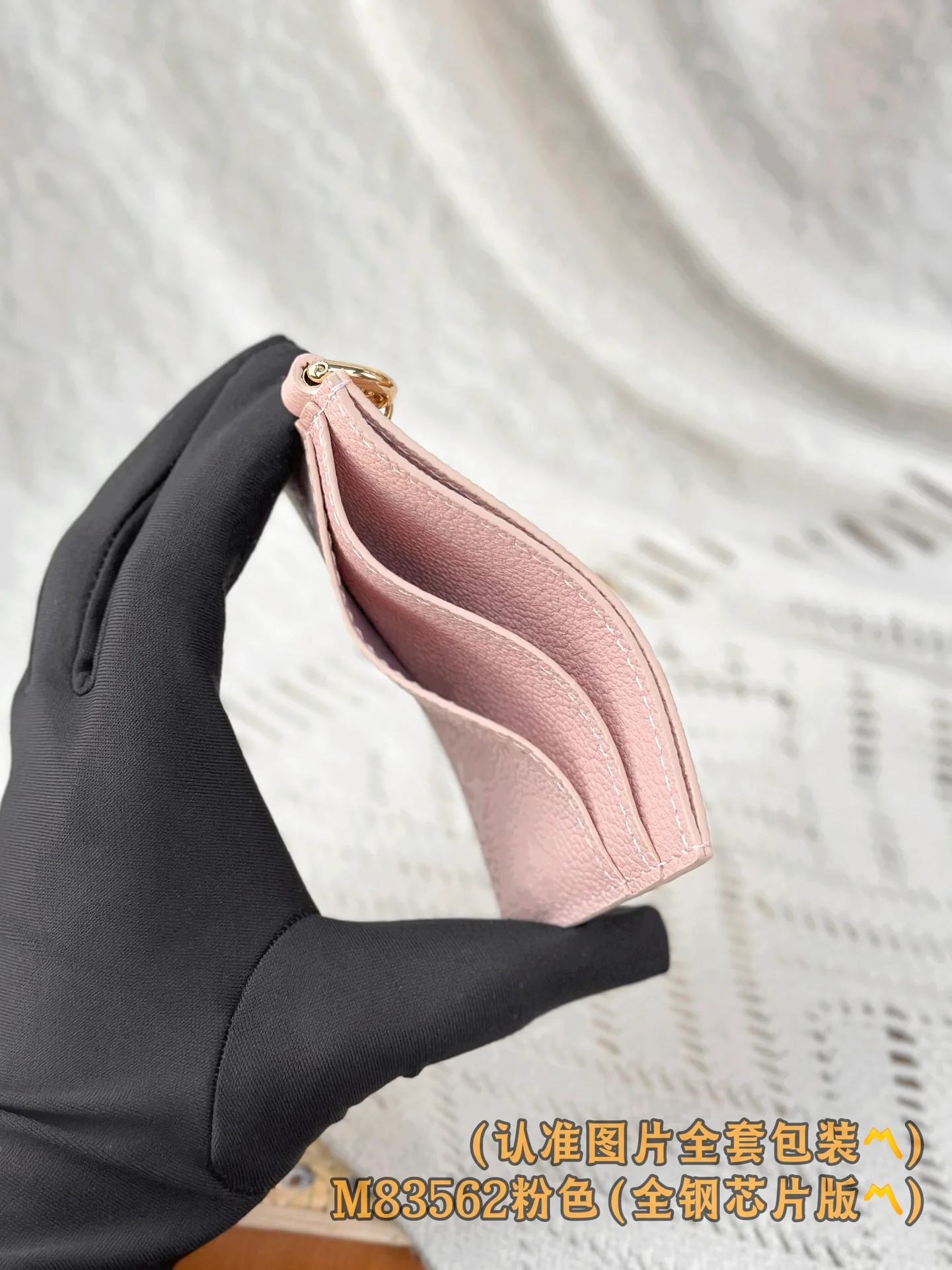 Держатель для визитных карточек LV-m83562-lv-charms - розовый с тиснением