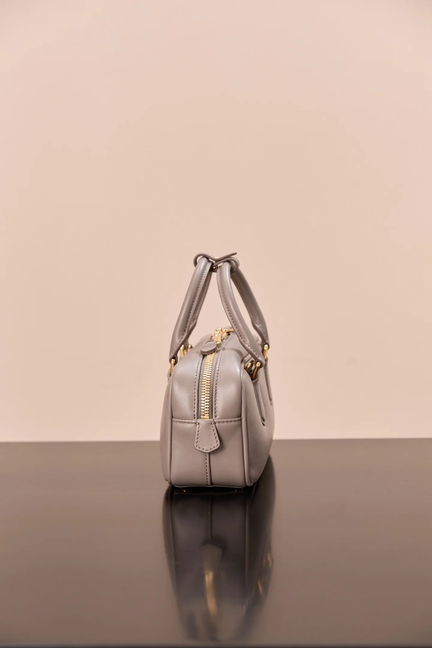 Miu Miu - Сумка из телячьей кожи - Маленькая - Грязно-серый