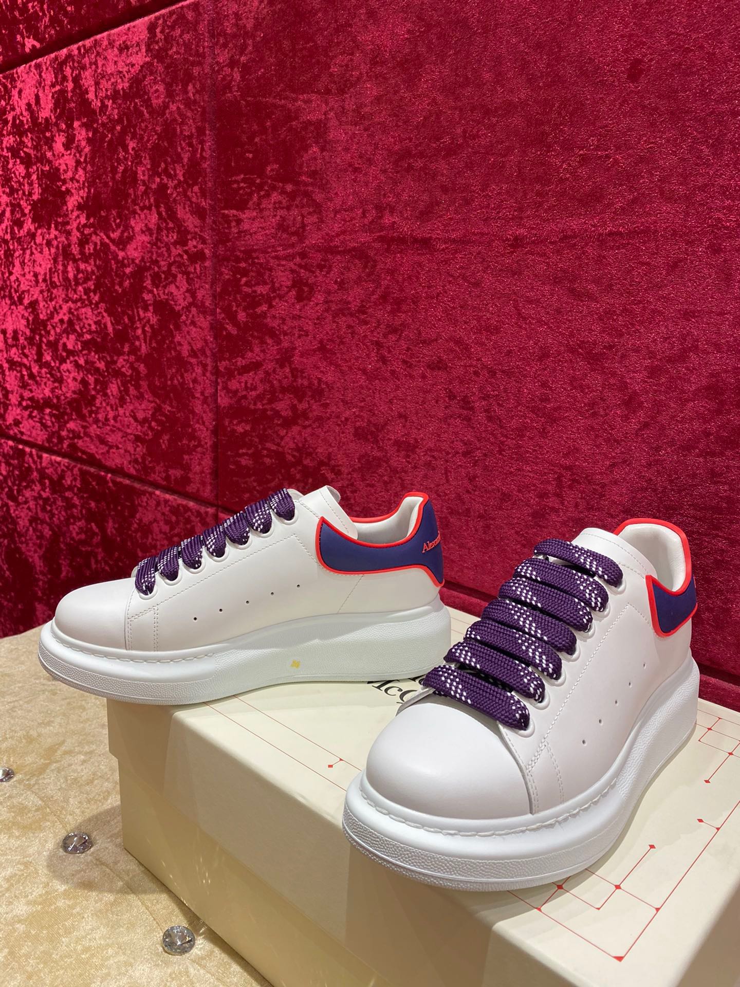 McQueen - Классические белые кроссовки - Темно-синяя пятка