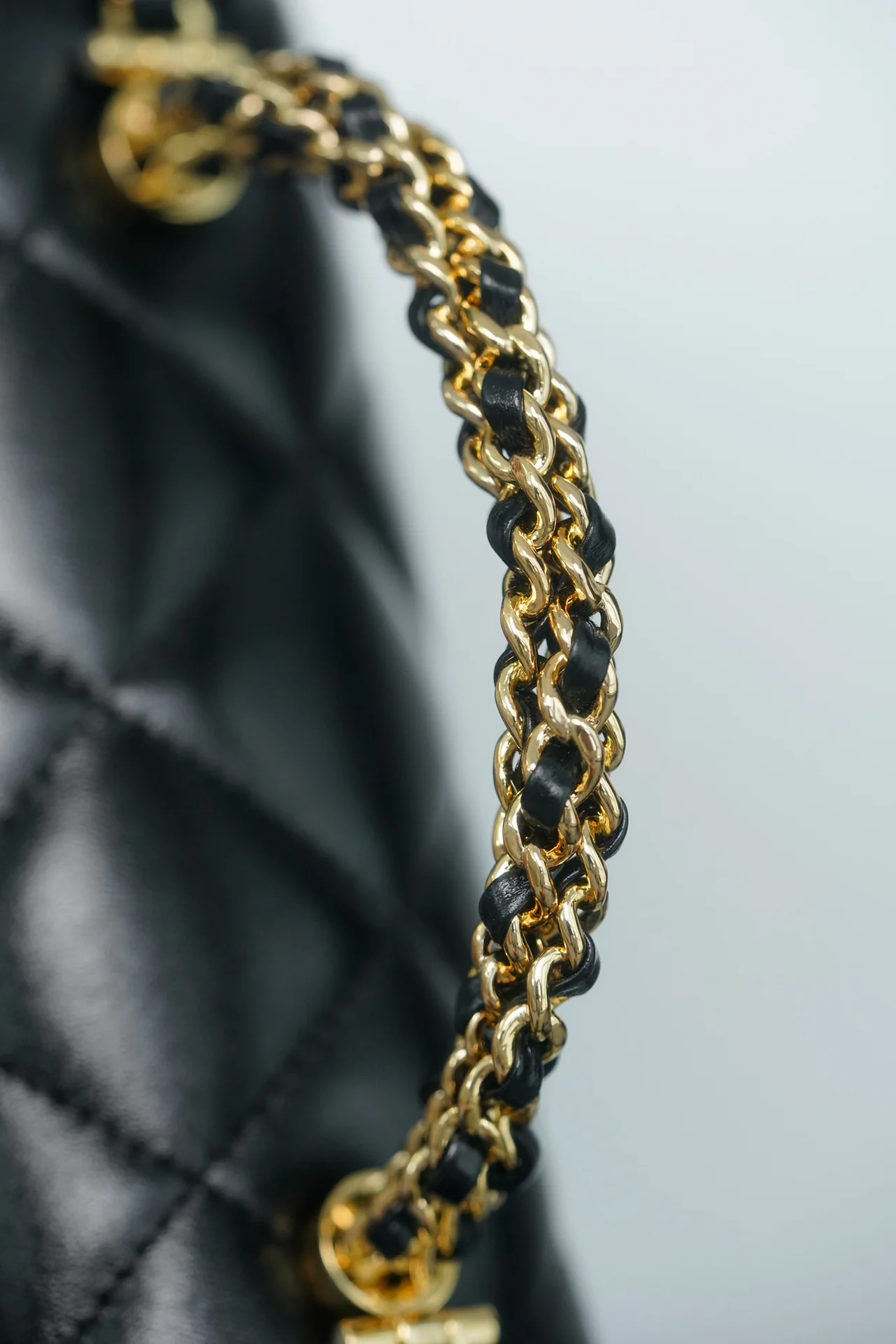 Chanel - ??? - Новая большая квадратная сумка с клапаном и толстой цепочкой - Черная