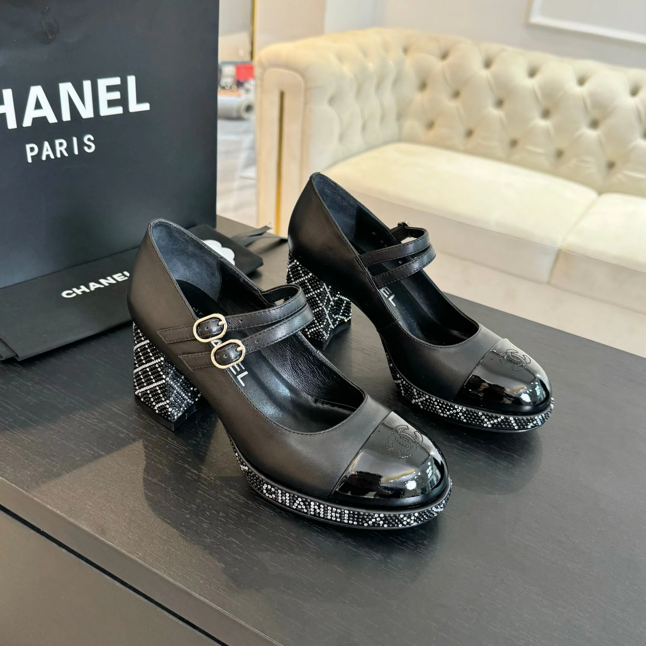 Босоножки на высоком каблуке Chanel 2024 - Черные - 1