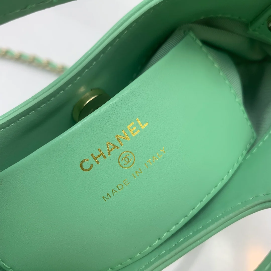 Сумка Chanel 24c 31 серии из нано-ягнячьей кожи - зеленая