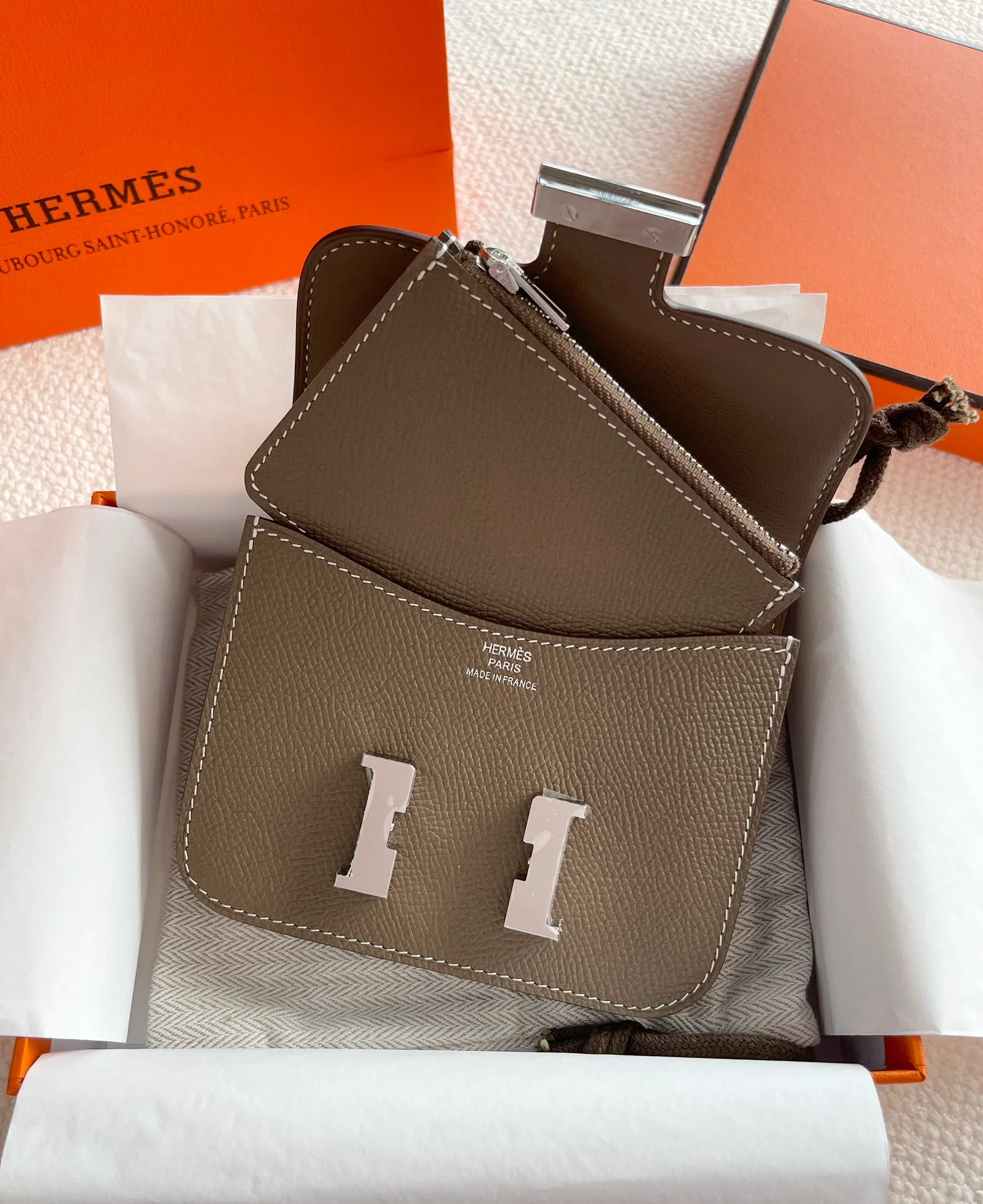 Hermes Constance Mini 19, пряжка цвета ?слоновая кость? из серебра Epsom.