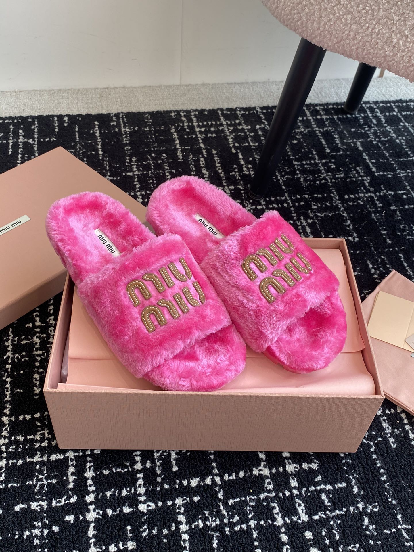 Шерстяные тапочки Miu Miu 2024 - розовые