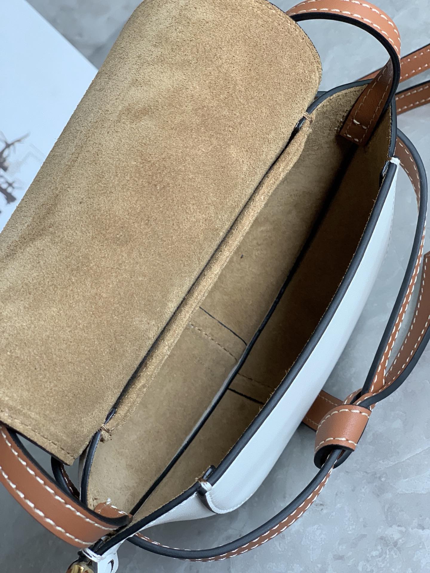 Loewe-gate-mini-21x12-5x9-5-cm-8