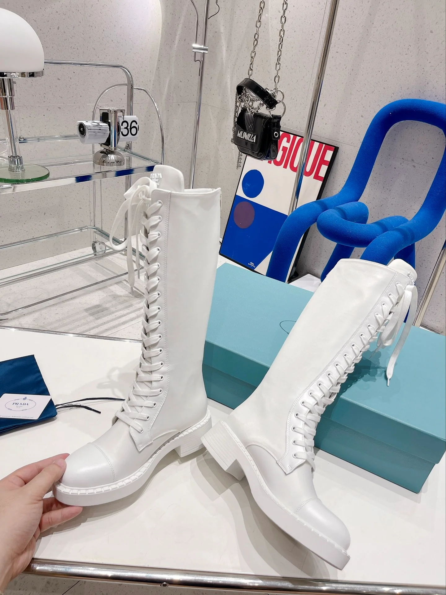 Коллекция Prada 2022 года с подиума - высокие сапоги