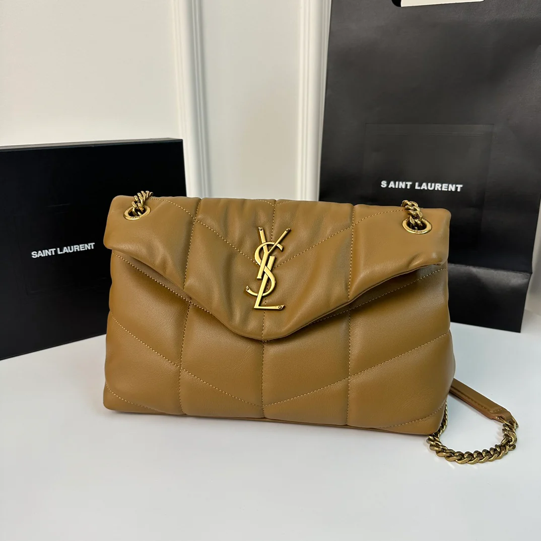 Пуховая сумка YSL Loulou Puffer 29 см из стеганой овечьей кожи цвета ?облако?, верблюжий.