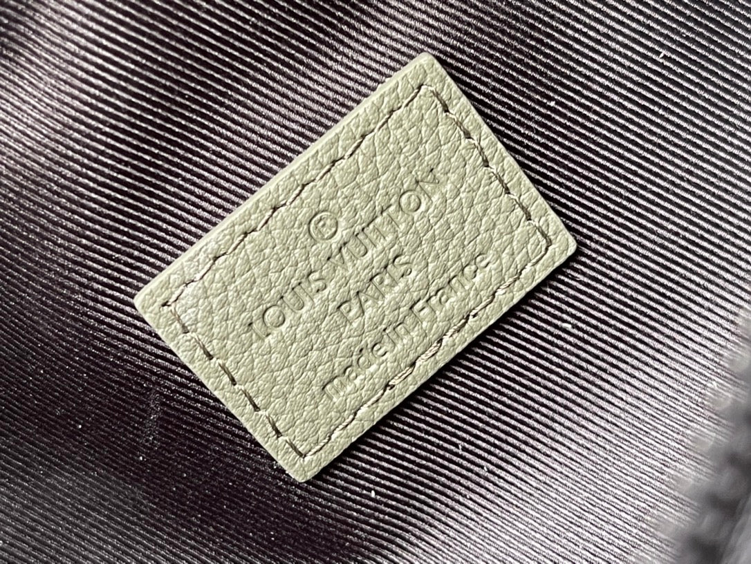 Поясная сумка LV Discovery с тиснением - зеленая