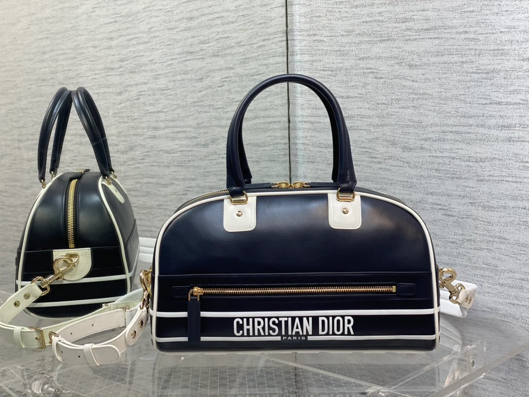 Сумка-боулинг Dior из коллекции весна/лето 2022 Vibe - средний размер.