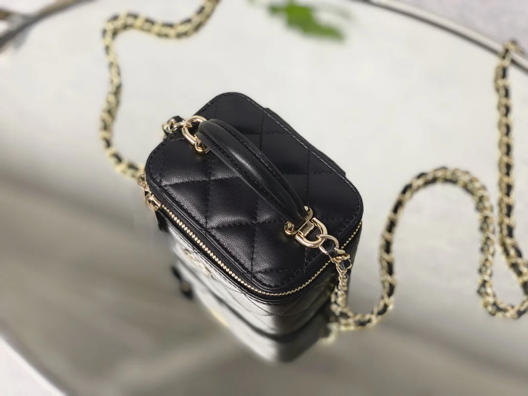 Футляр для помады Chanel 2022 года — маленькая коробочка — черный