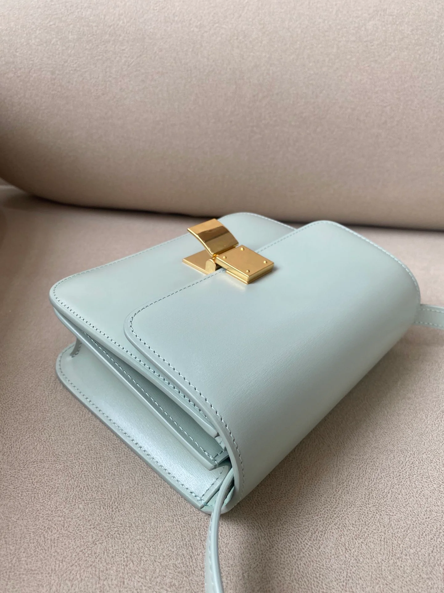 Сумка Celine Box-Tteen из полированной телячьей кожи - аквамарин - 2