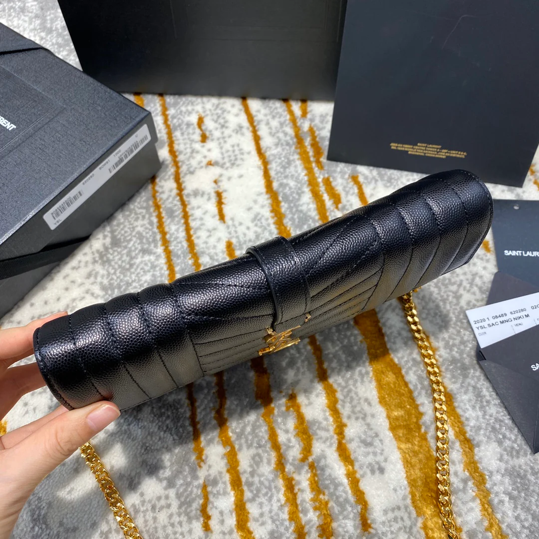 Сумка-конверт YSL с монограммой и икрой и V-образным ромбовидным узором