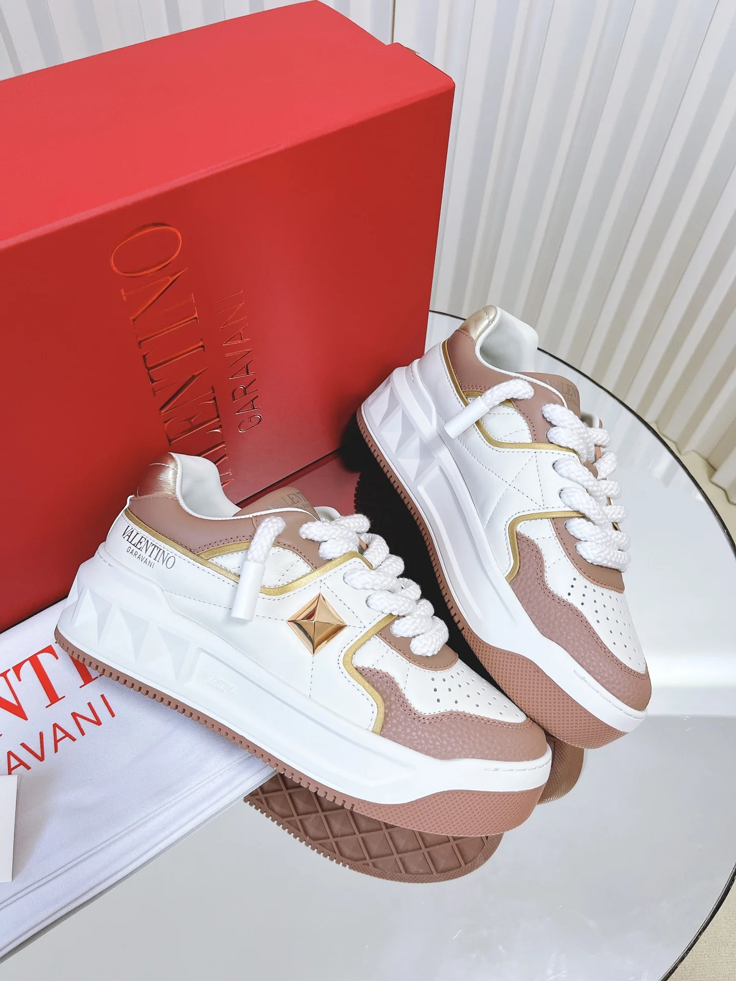 Кроссовки на платформе Valentino - телесного цвета - унисекс