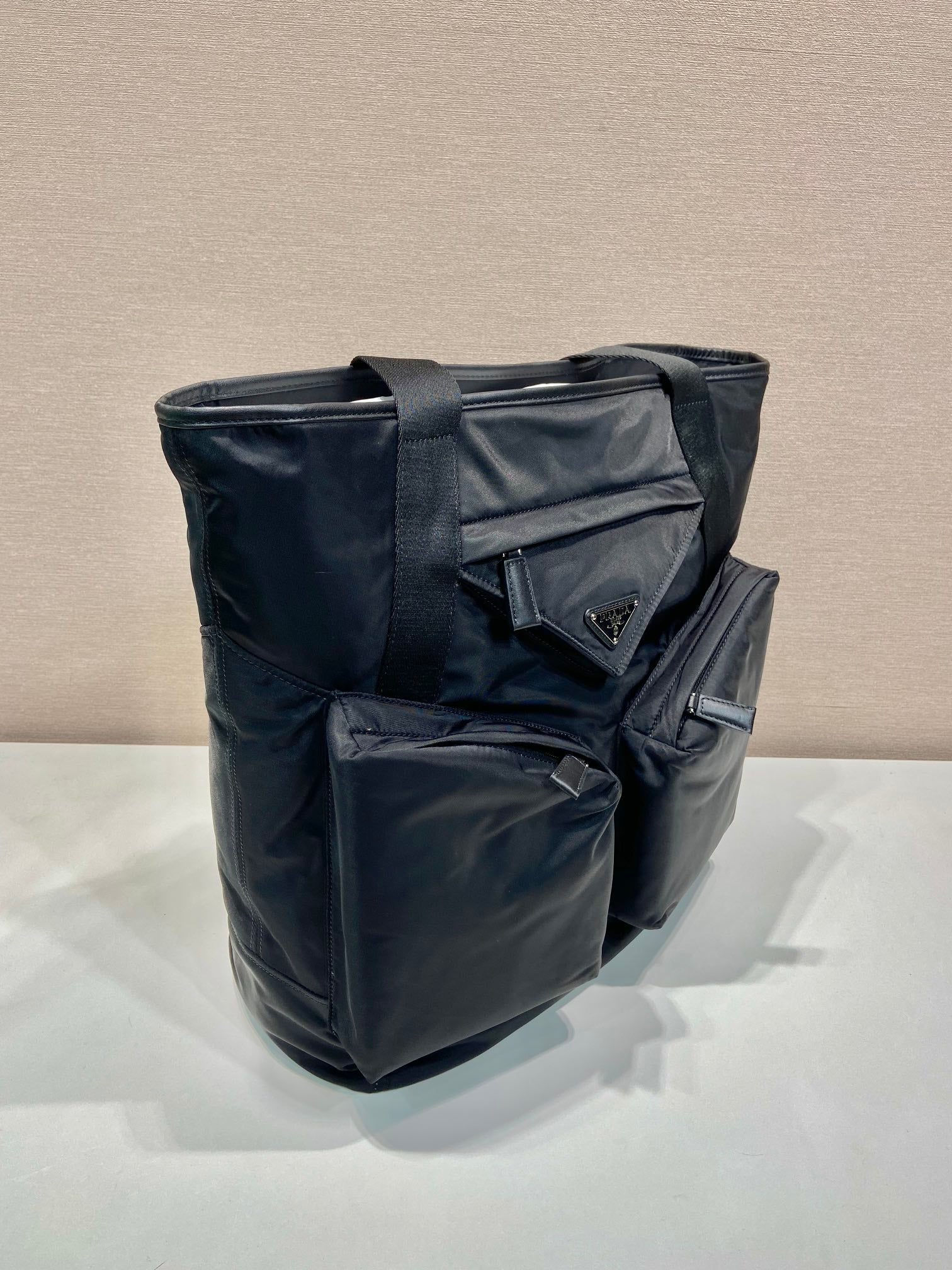 Prada - Новая сумка-тоут