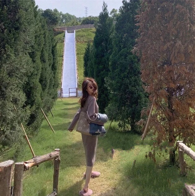 lv-onthego-grey embossed