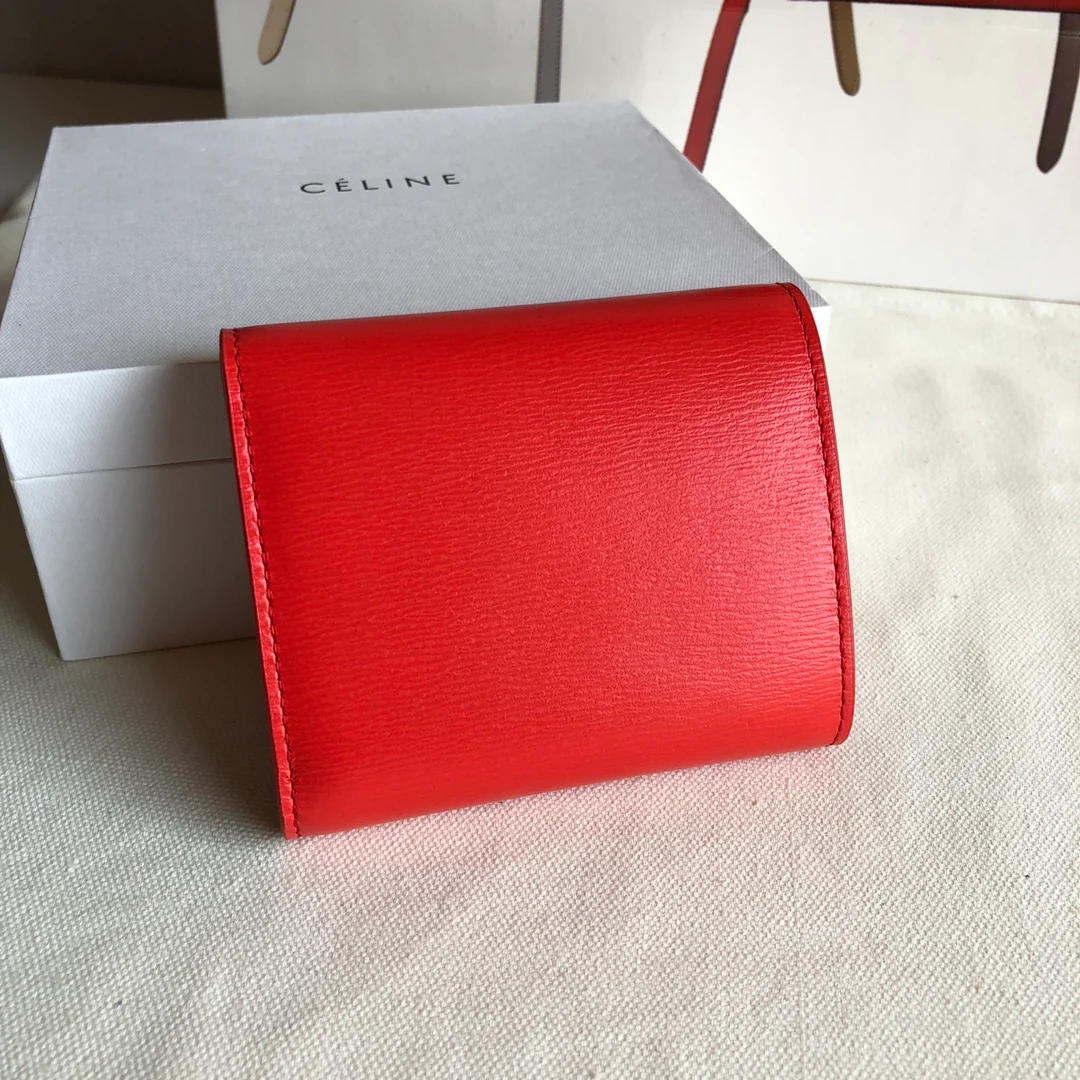 Короткий трехсекционный кошелек Celine с узором ?Красная рябь на воде?.