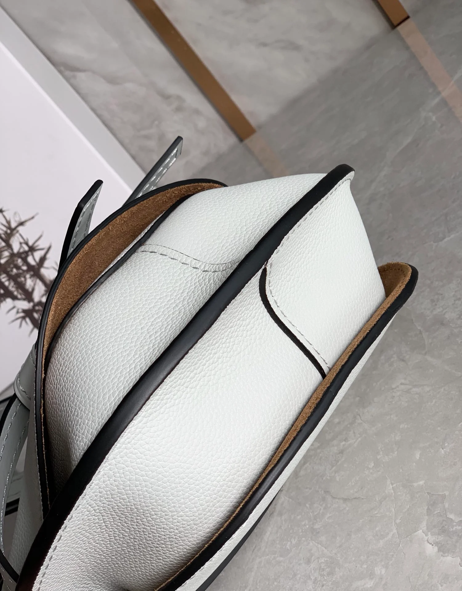 Loewe-gate-small-20x19x11-5-cm-12