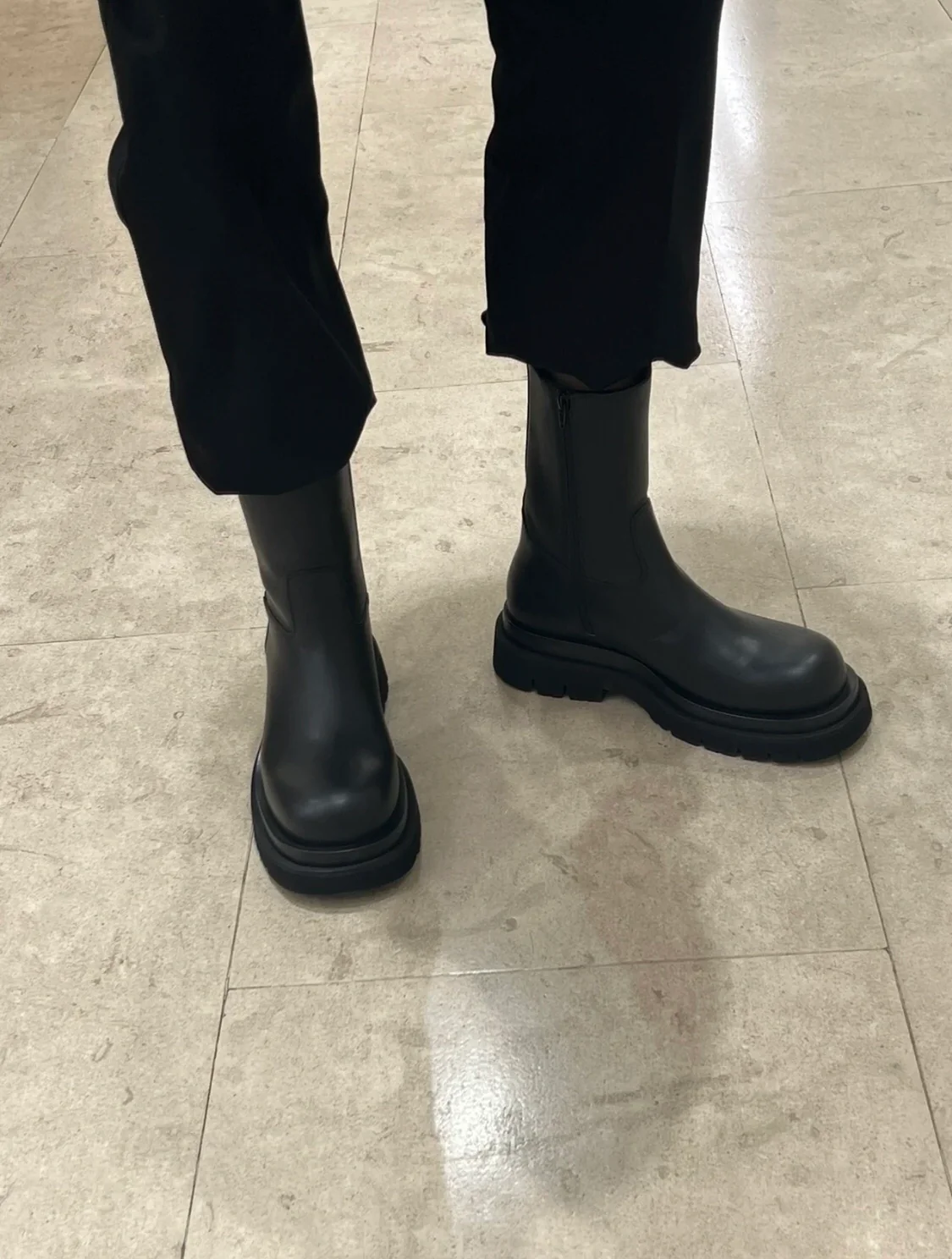 Новинка осенне-зимней коллекции BV - Ботильоны на молнии - Черные