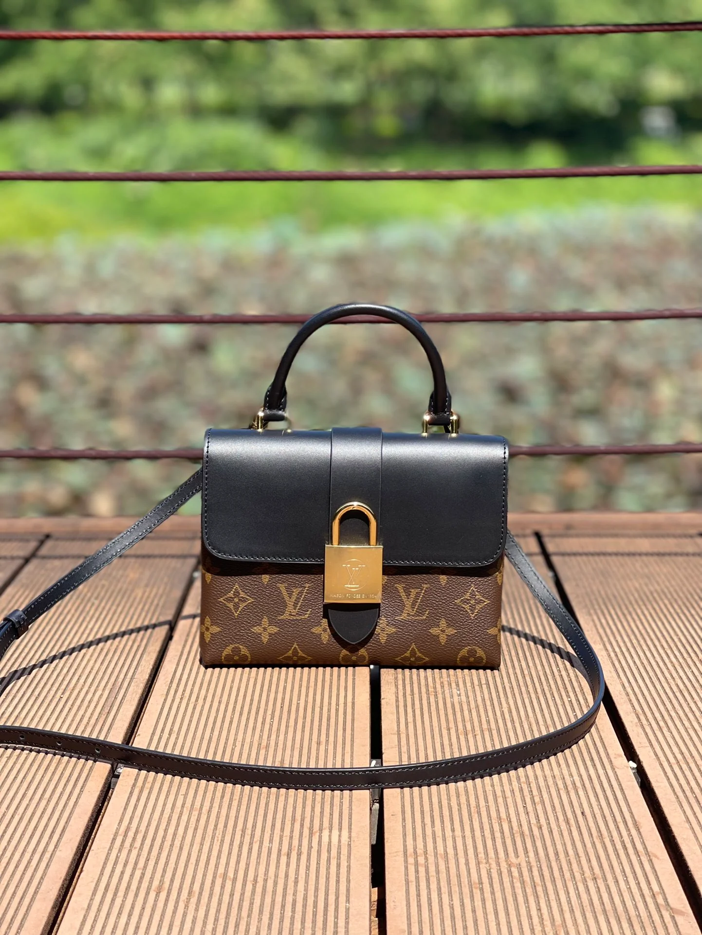 m44141-LV-locky-lock bag-black