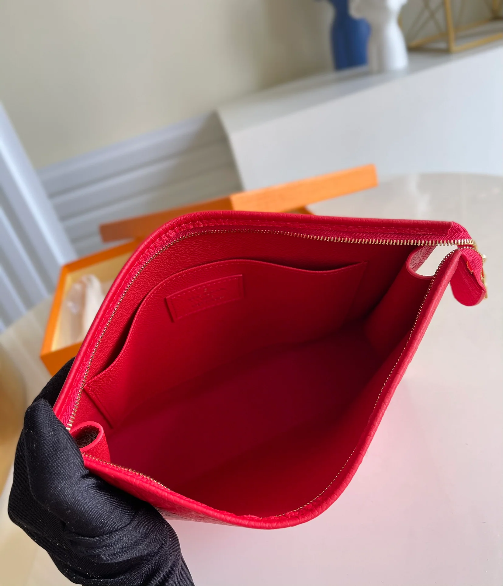 LV-M45665-Красная рельефная застежка-клатч