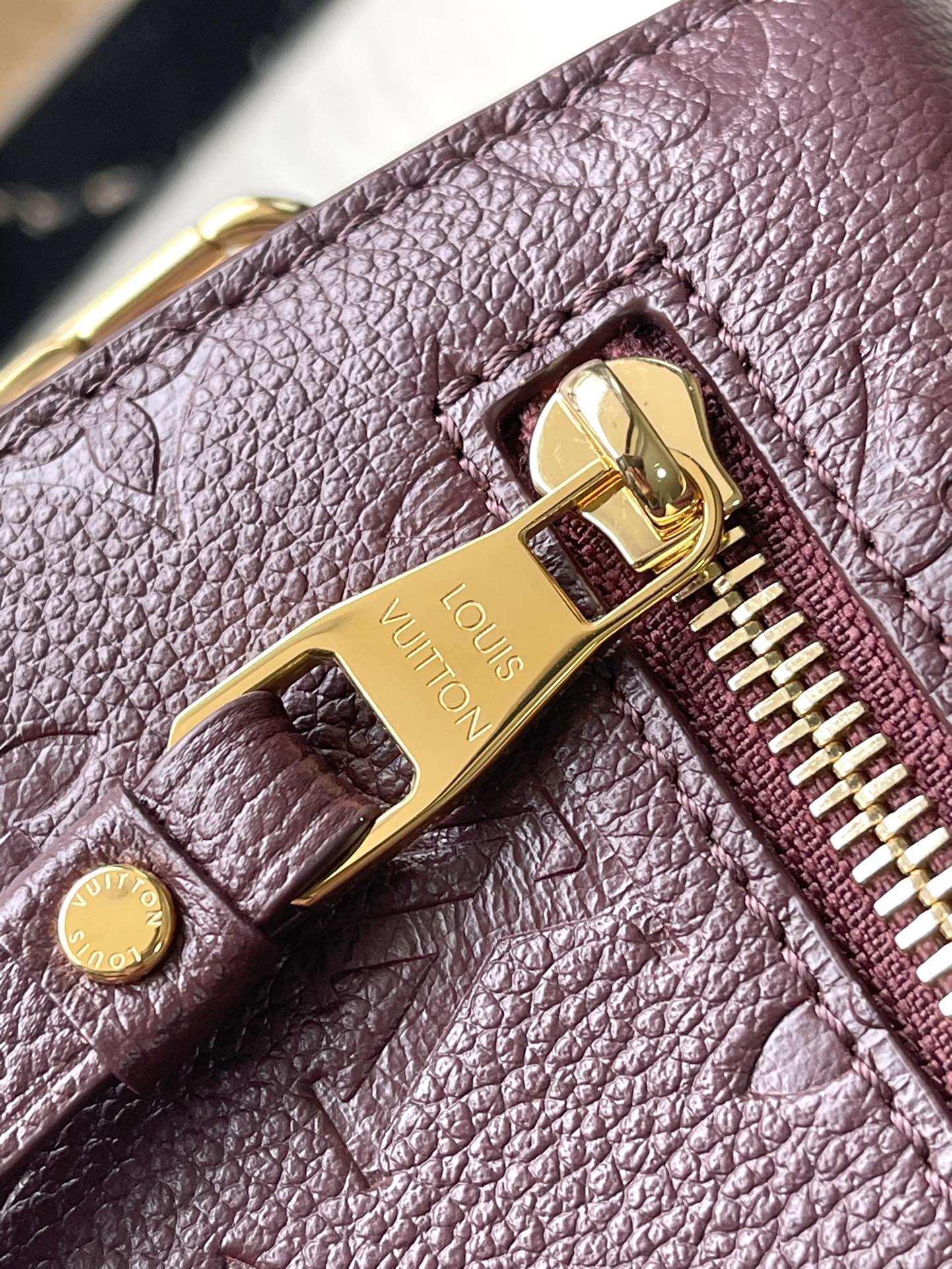 m46613-LV-Pochette-Metis-Classic с узором, кожа, винно-красный