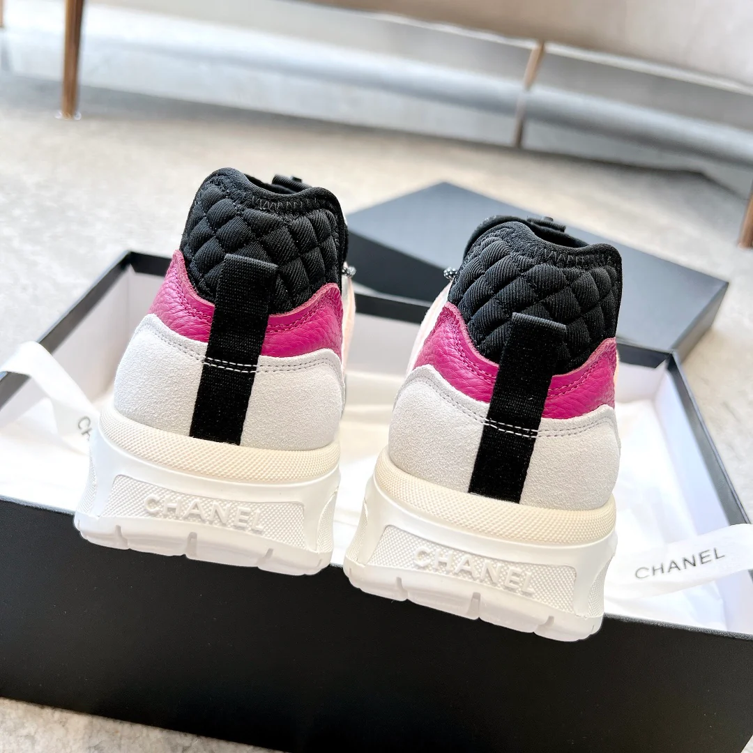 Новинка сезона весна/лето 2023 от Chanel - Кроссовки - Розовые