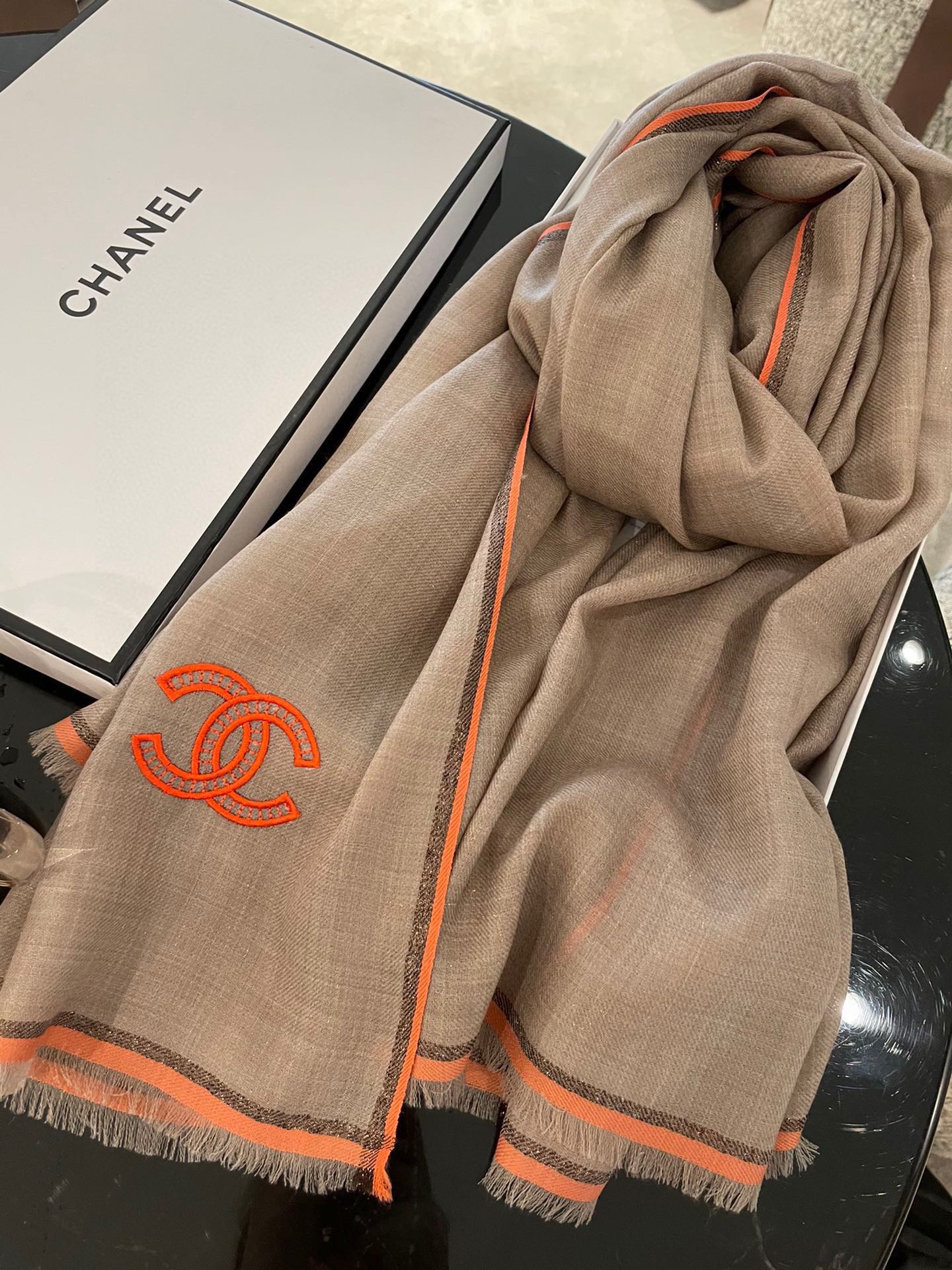 Шарф Chanel с металлизированной нитью - 90-200 см - Кашемир Кашмир Хайленд - Темно-серый