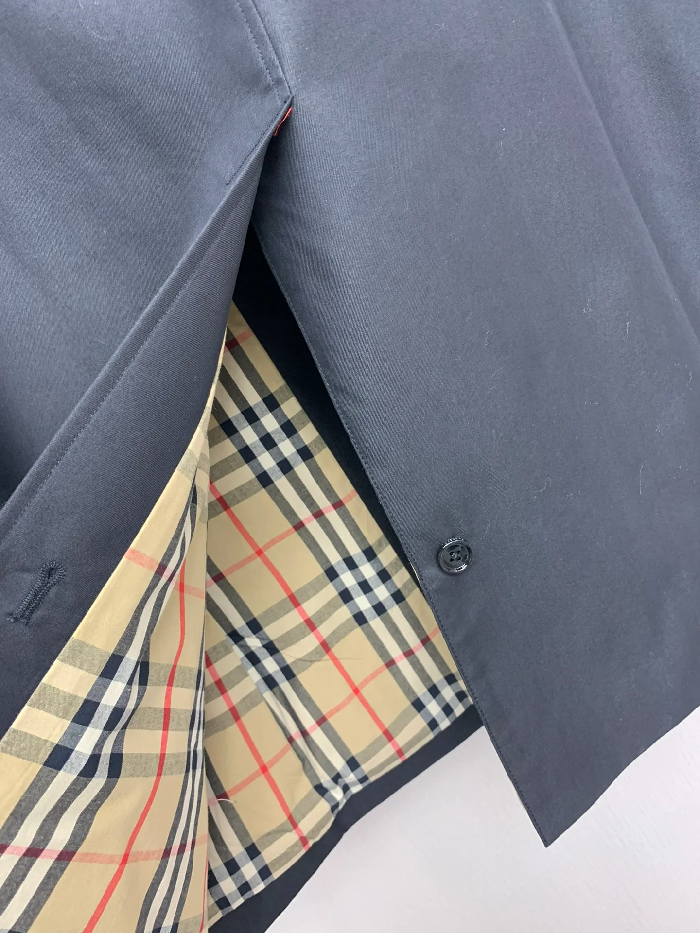 Легкий тренч Burberry 2403 Camden Fit - co-nk4