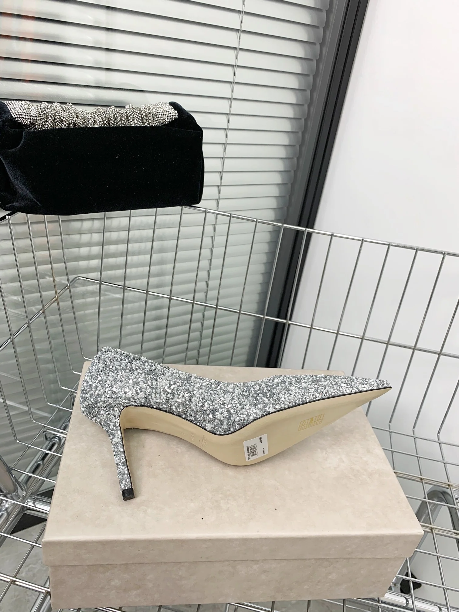 Новые поступления коллекции Jimmy весна/лето 2022 - Туфли на высоком каблуке с пайетками - 2