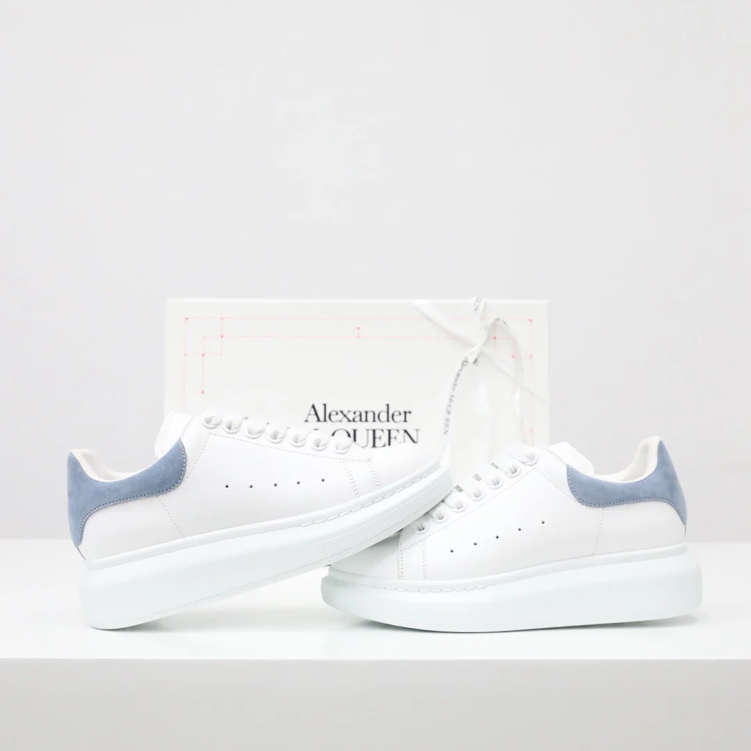 Классические белые кроссовки McQueen - нежно-голубые