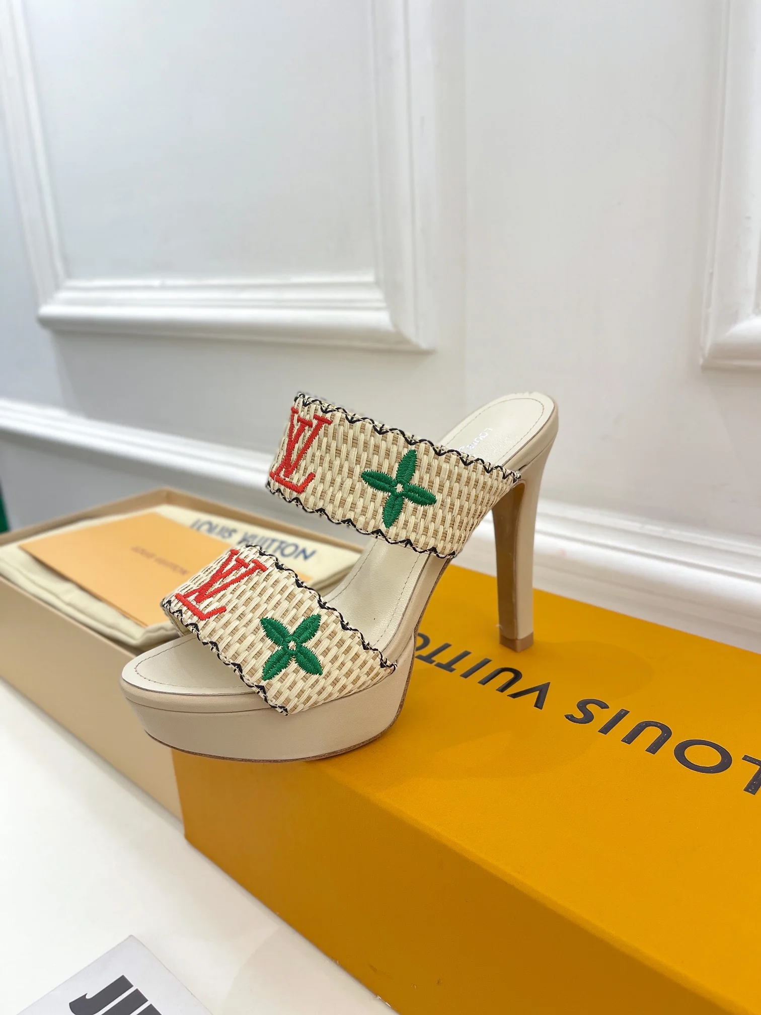 LV - Туфли на каблуке из плетеной овечьей кожи