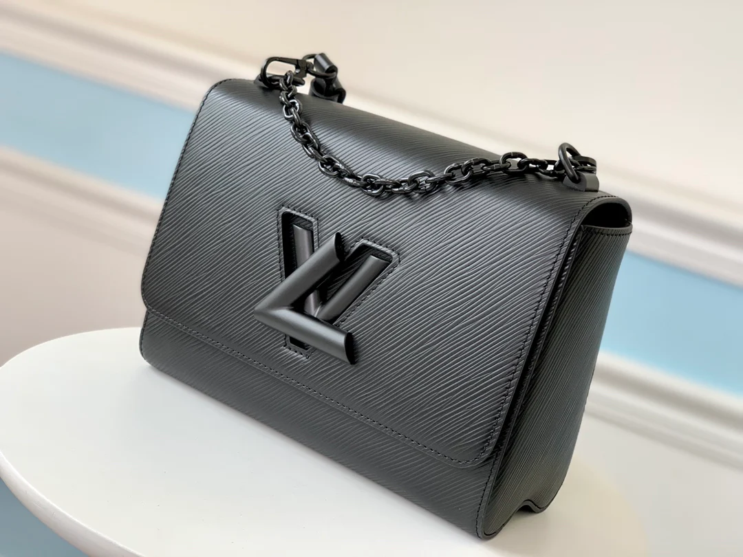 m53236-LV-twist chain bag