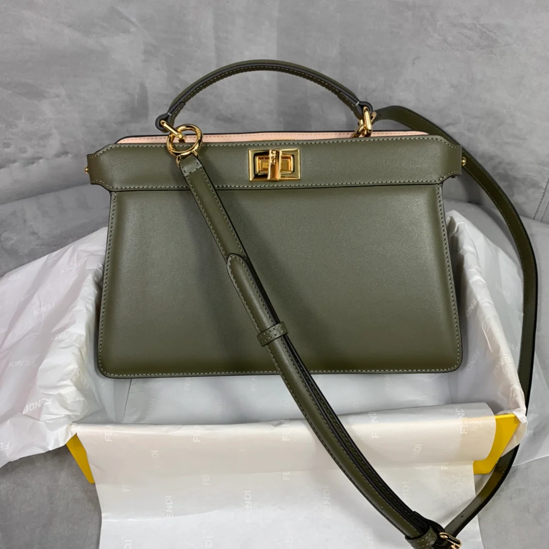 Маленькая зеленая кожаная сумка Fendi Peekaboo i-seey