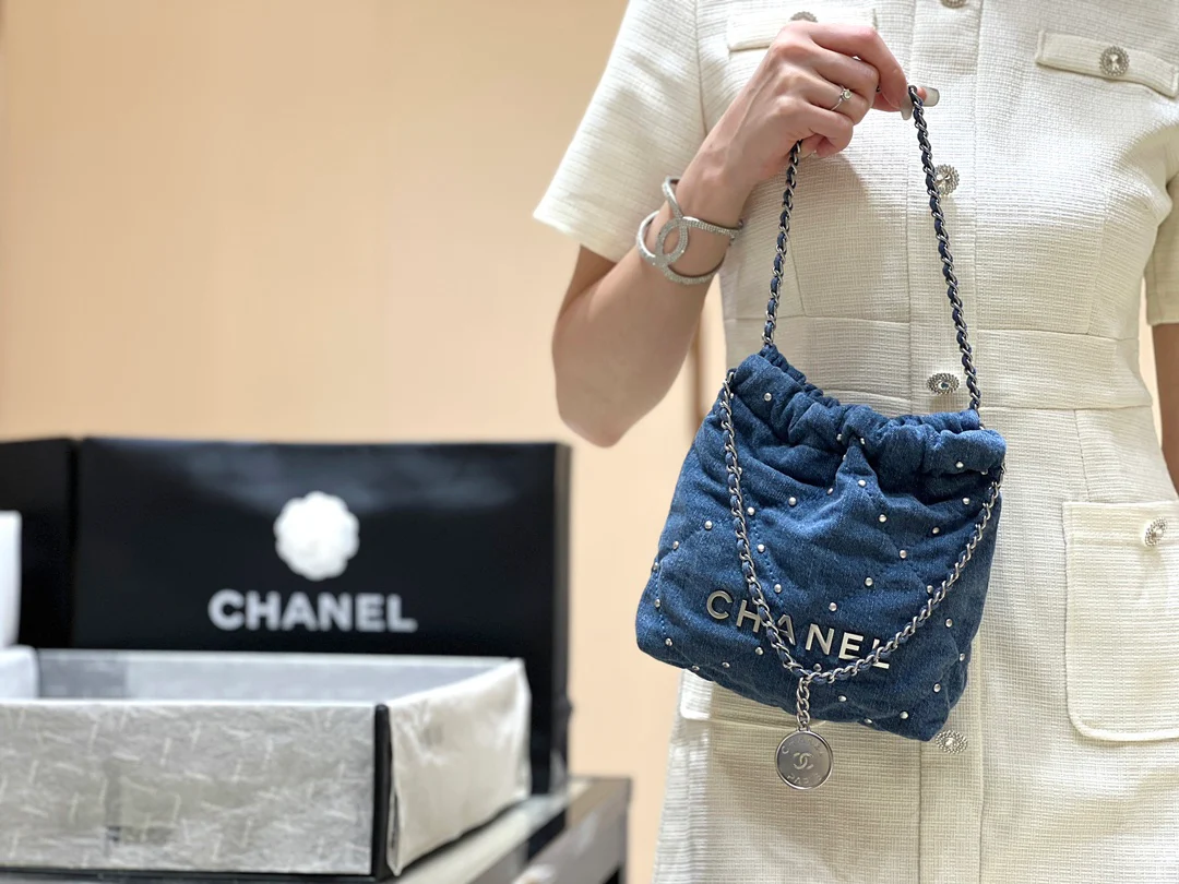 Мини-сумка Chanel 24s 22 серии с заклепками из джинсовой ткани