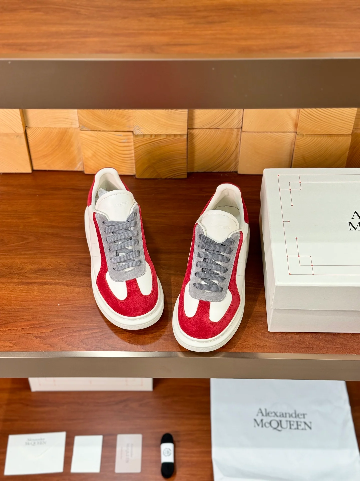 Повседневные туфли McQueen 2024 - красные