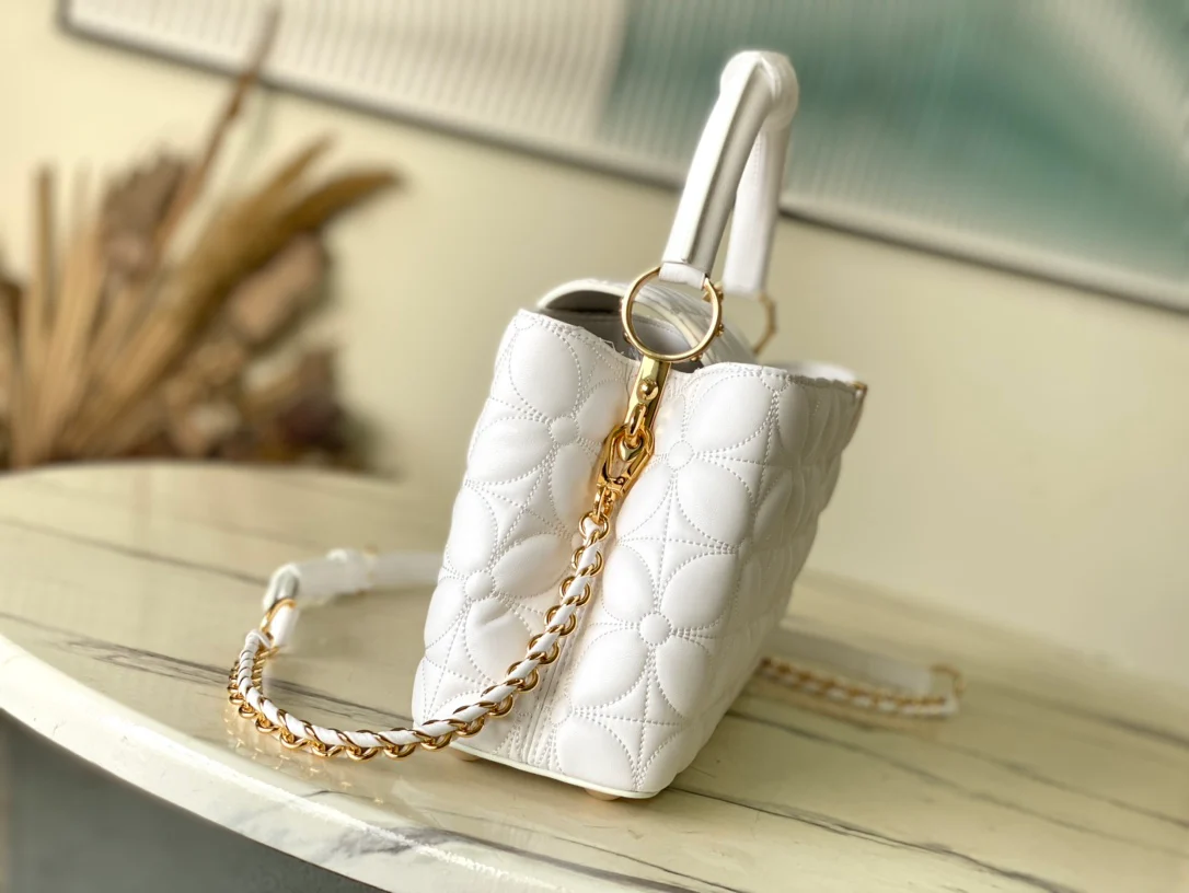 LV - Маленькая сумка с цепочкой в ??виде белого клевера - Белая