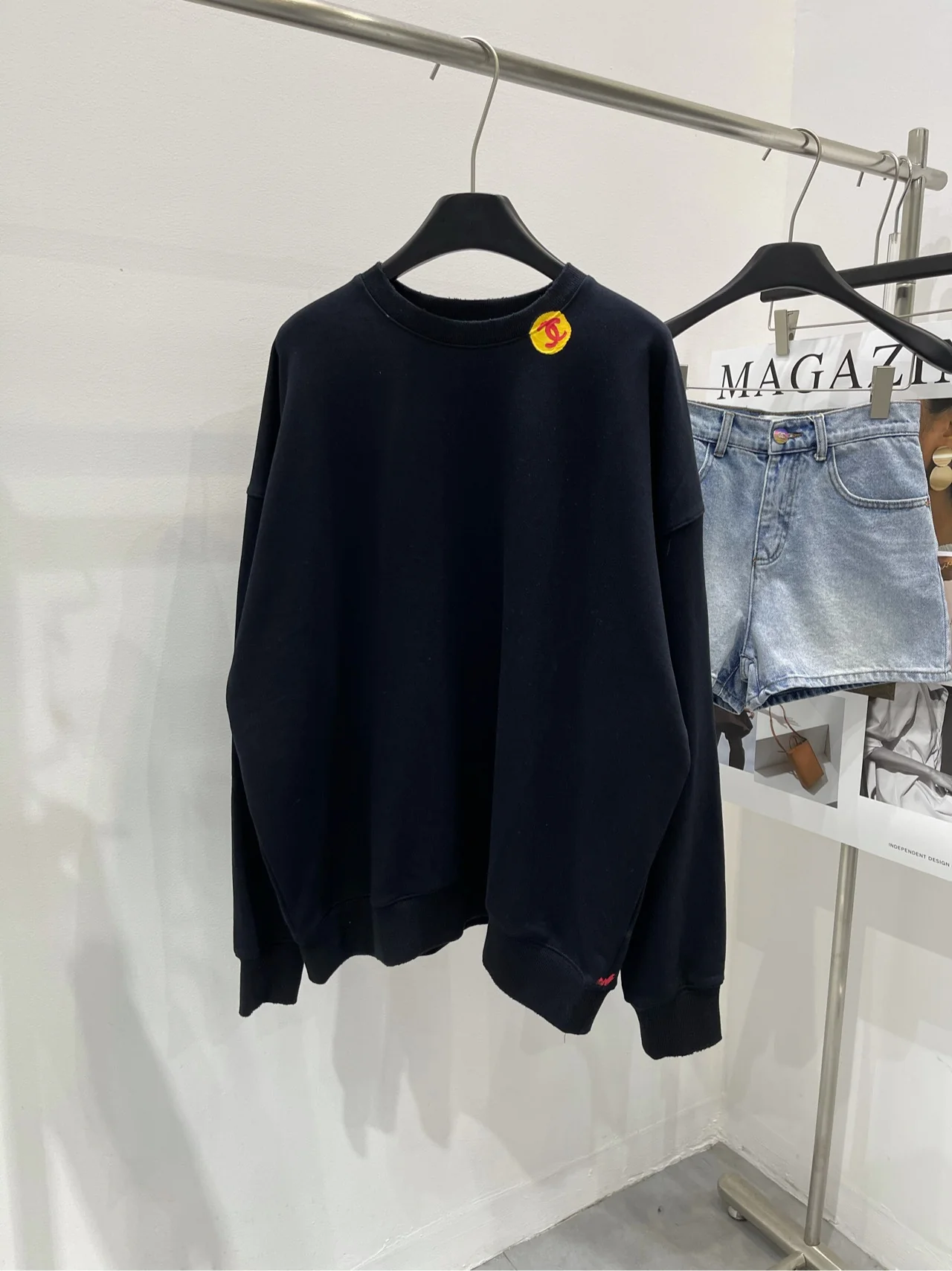 Chanel 2403 - Толстовка с круглым вырезом и рисунком динозавров на спине