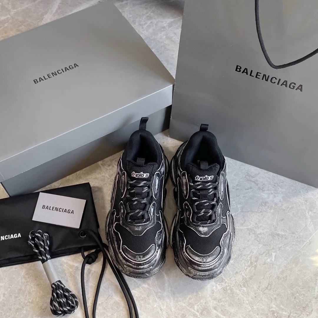 Кроссовки Balenciaga Triples на платформе, рваные джинсы, массивные кроссовки, черные.