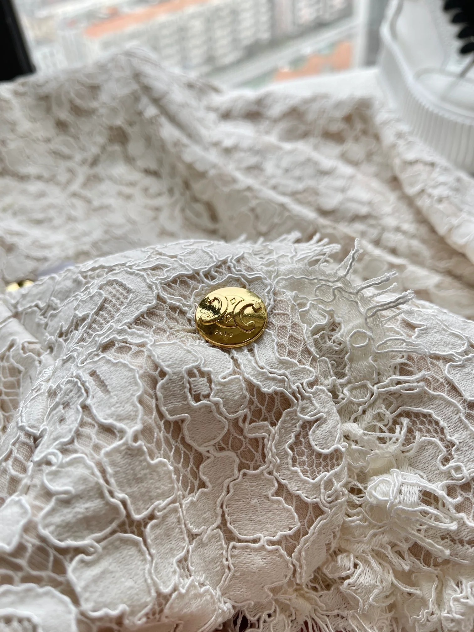 Celine-2403 - Пальто с ажурной кружевной отделкой