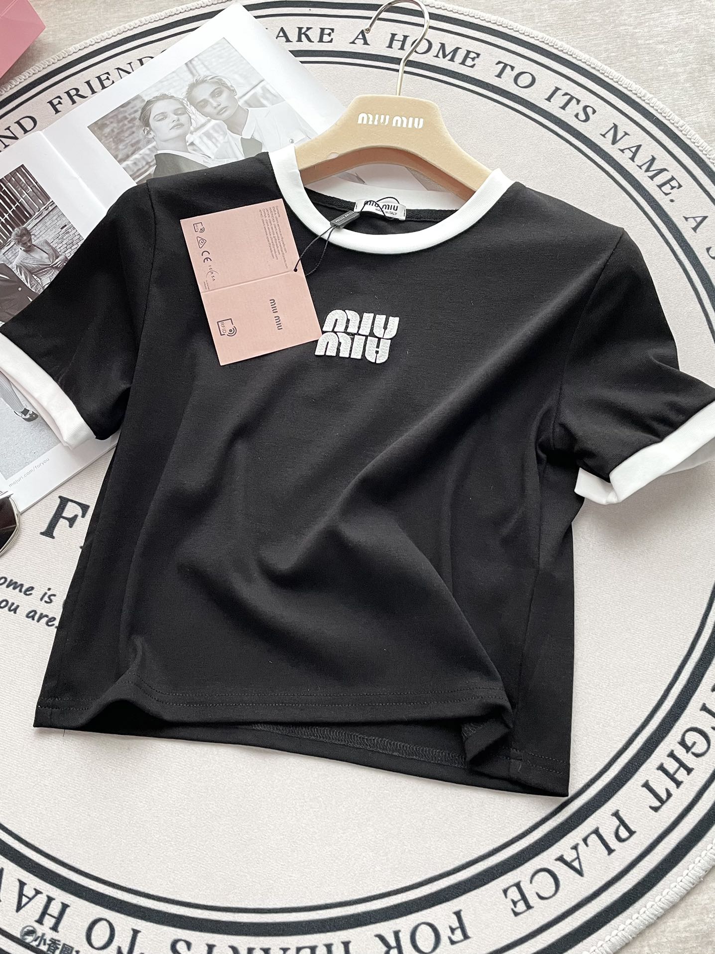 Miu Miu - 2404 - Футболка с коротким рукавом и буквенным принтом - Белая отделка