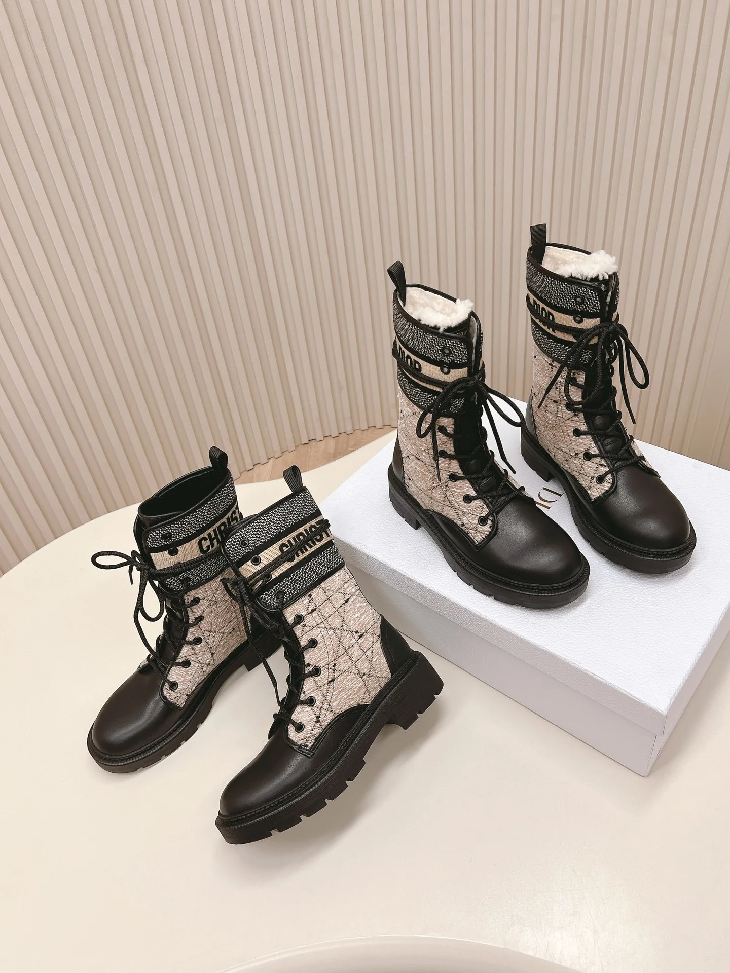 Шерстяные сапоги до середины икры Dior 2024 - Изображение из коллекции - 1