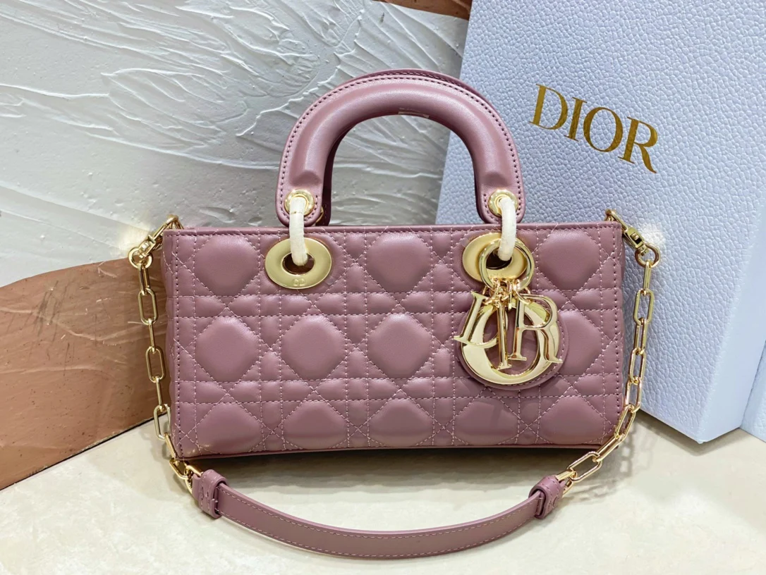 Сумочка Dior Lady d Joy, маленькая, из овечьей кожи пионово-розового цвета с узором ?каннаж?.
