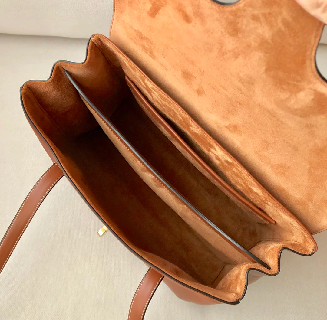 Сумка Celine Soft 16 Medium из гладкой коровьей кожи - коричневая